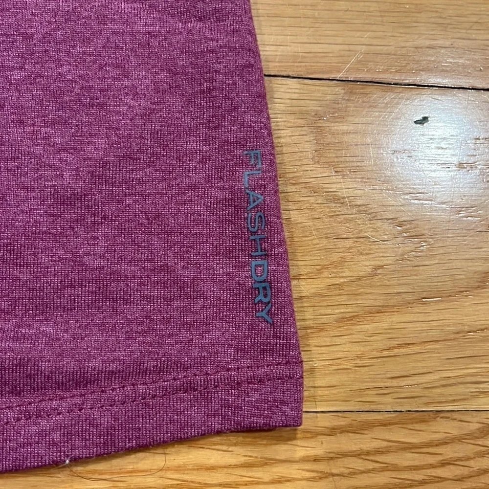 The north face women vneck tee shirt size medium. - Picture 7 of 8